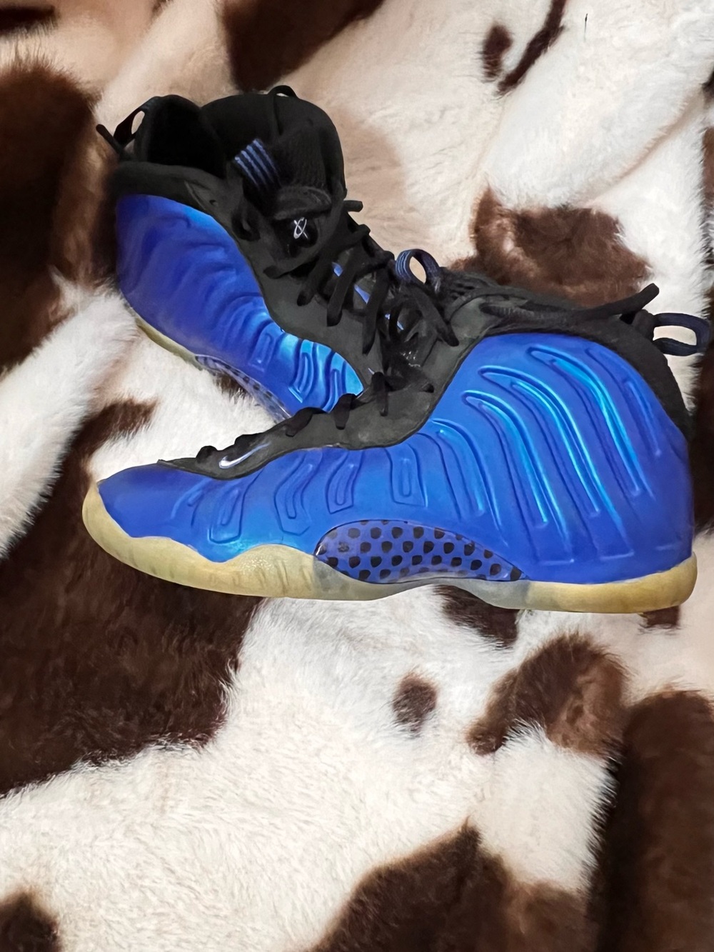 Nike Kids Royal Blue and Black Foamposite-Style Sneakers